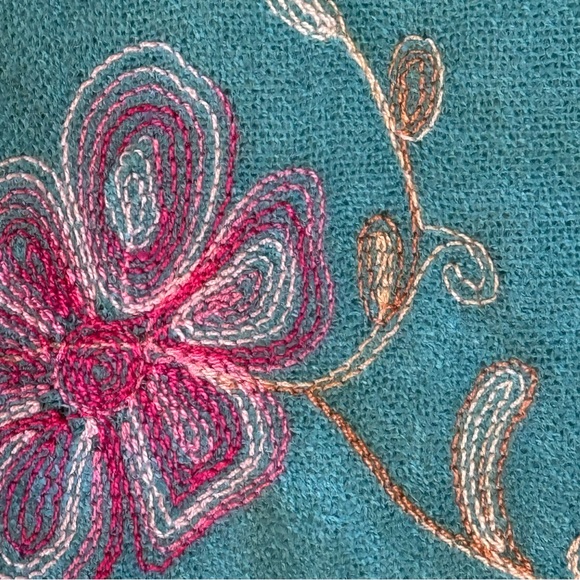Scarf/Shawl. Teal and Floral Embroidery. Pashmina Designed. Great Condition! - Picture 6 of 8